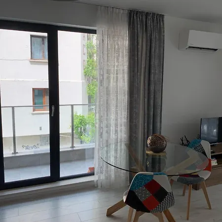 Kirmini Apartment *